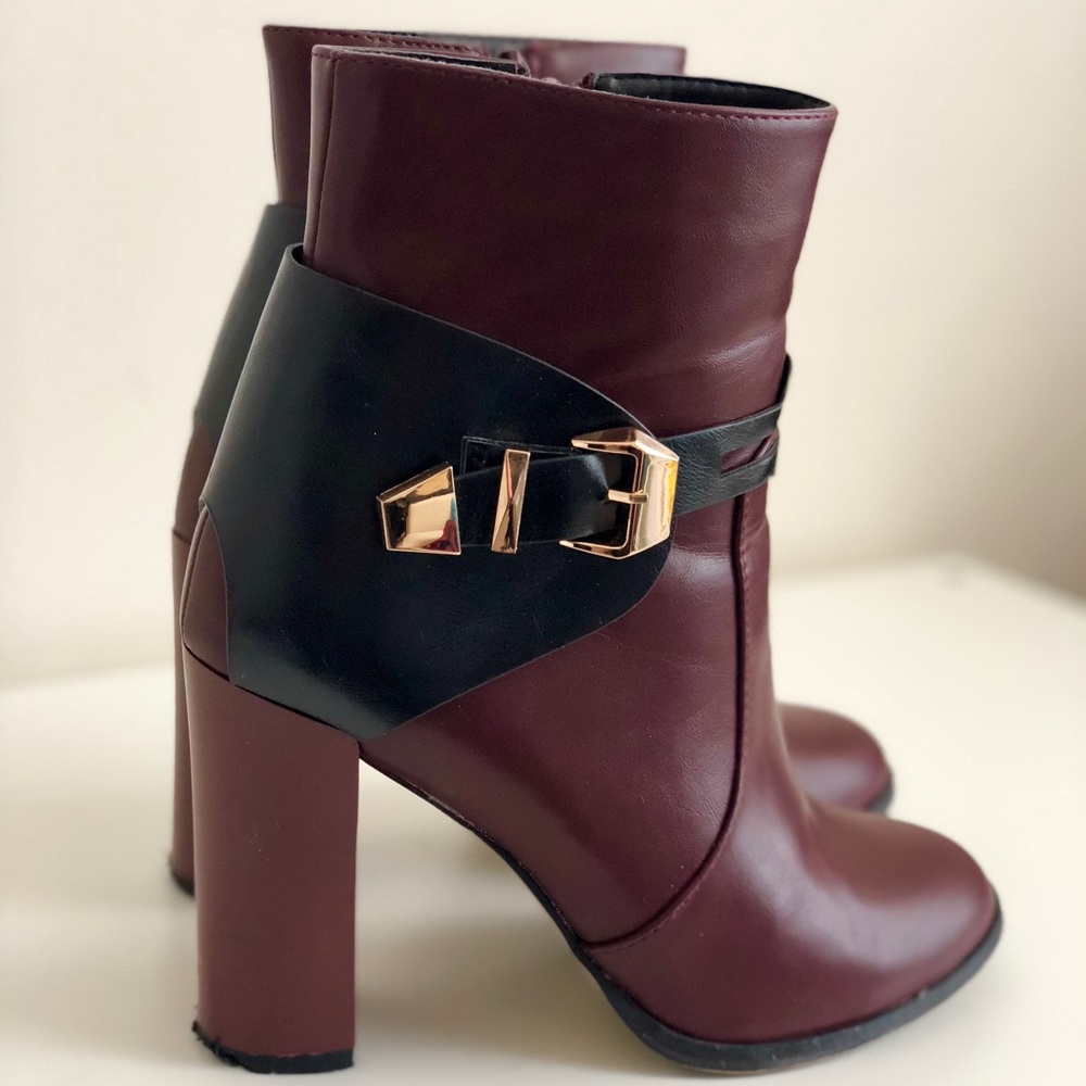 SALE 🎊🎉Chic Burgundy Booties size 38, US 7